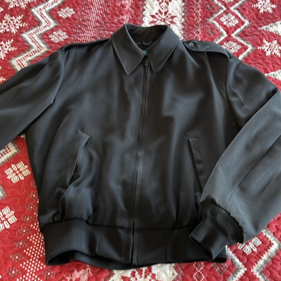 Men’s Army issued Class B jacket. Banded cuffs and waist. Size medium. - Picture 2 of 9